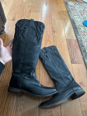Women's Black below-the-Knee real Leather Boots with Embroidered Detail